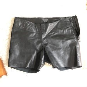 M0851 black leather shorts cut-off